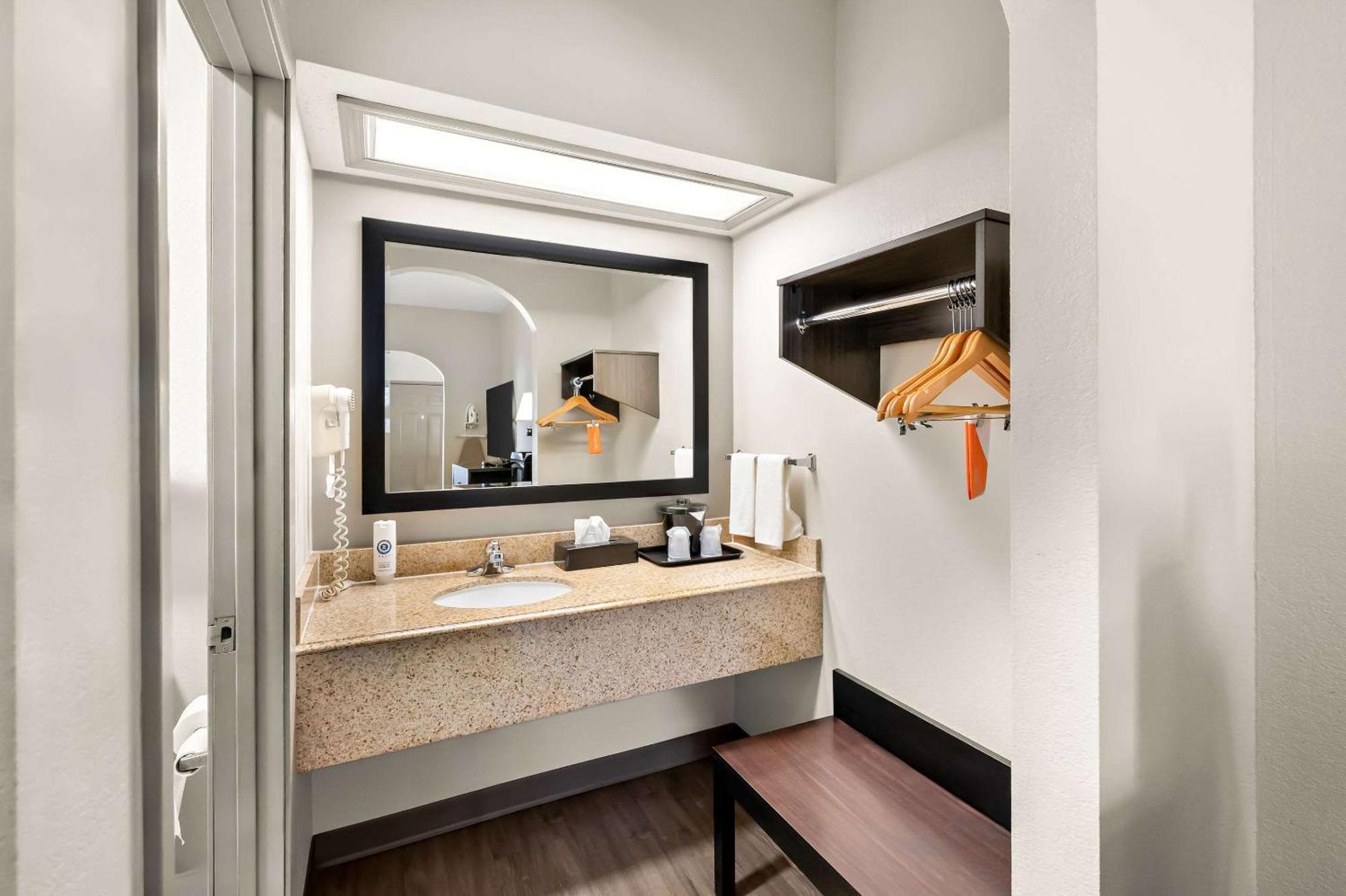 Quality Inn & Suites Monticello Buitenkant foto